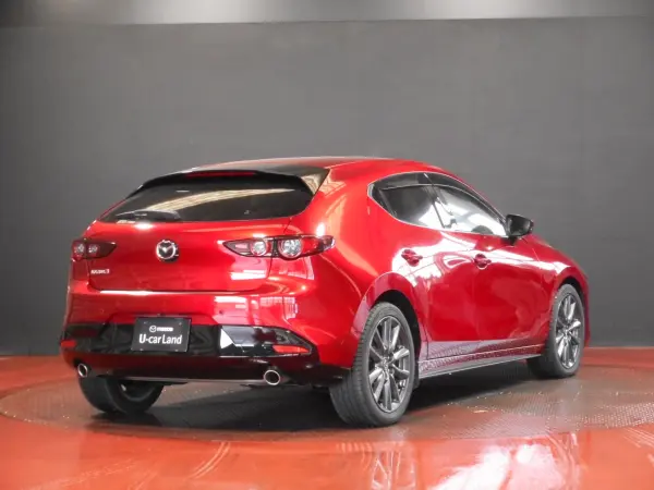 2021 Mazda 3 Fastback — photo 2