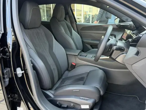 Peugeot 308 GT Hybrid Mild Hybrid New Warranty Inherited (Perla Nera Black) — photo 8