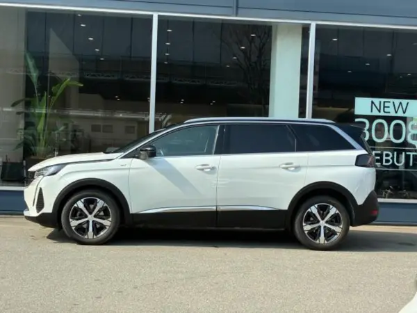 2022 Peugeot 5008 — photo 3