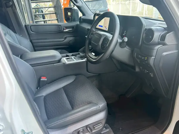 Toyota Land Cruiser 250 2.7 VX 4WD One Owner / Genuine 18-inch AW/TV/Safety Sense/ETC/Moon Roof/Toyota TeamMate/Steering Heater/Blind Spot Monitor/Digital Inner Mirror/Heated Seats/Power Back Door (Platinum White Pearl Mica) — photo 9