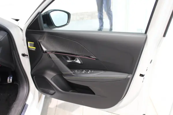 Peugeot 208GT Certified Used Car / Active Cruise Control / LED Headlights / Intelligent High Beam / Front Seat Heaters / 17-inch Genuine Alloy Wheels / ETC / One Owner / Non-smoking Vehicle (Pearl White) — photo 7