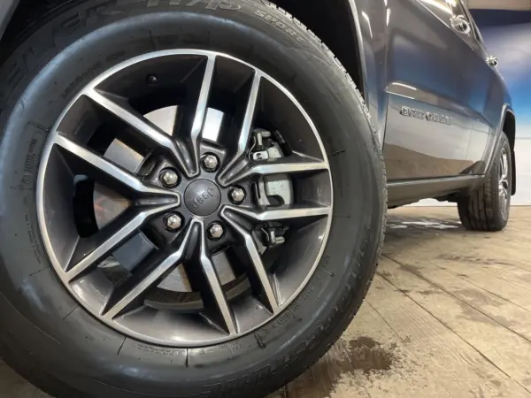 Jeep Grand Cherokee Limited (without air suspension) 4WD Genuine Navigation Digital Terrestrial Leather Seats Back & Side & Front Camera Seat Heater & Ventilation ALPINE Premium Sound Power Seat HID Headlamp Power Back Door Bluetooth (Granite Crystal Metallic Clear Coat) — photo 9