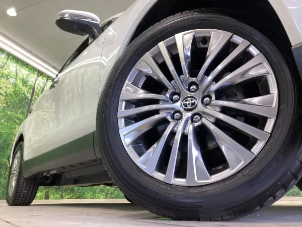 Toyota Harrier 2.0 Z Leather Package Panoramic Roof Navigation Camera Safety Sense Radar Cruise Control Digital Inner Mirror BSM LED Headlights Auto High Beam HUD — photo 9