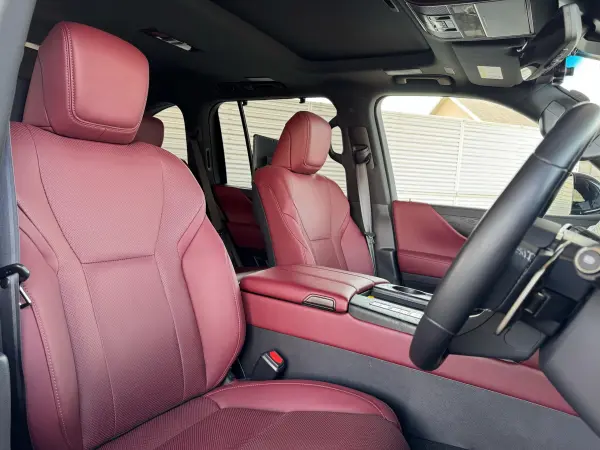 Lexus LX600 4WD (Graphite Black Glass Flake) — photo 8