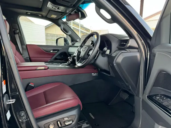 Lexus LX600 4WD (Graphite Black Glass Flake) — photo 9