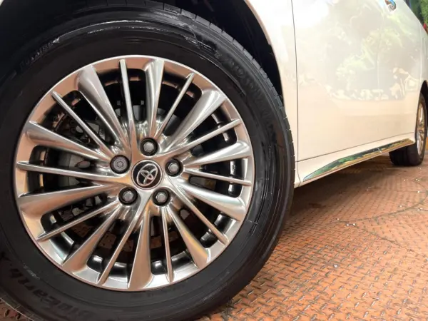 2022 Toyota Alphard — photo 9 | Tuminion Kenya