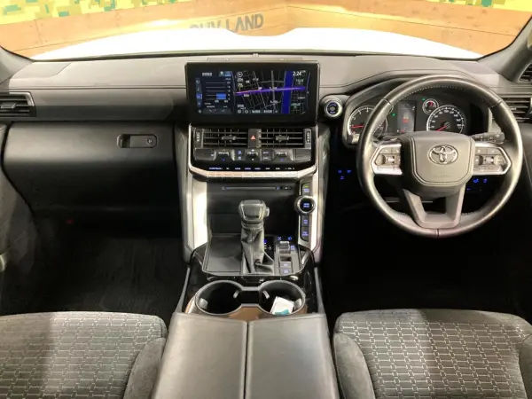 2023 Toyota Landrcuiser 300 — photo 2