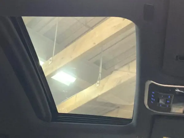 2023 Toyota Landrcuiser 300 — photo 3