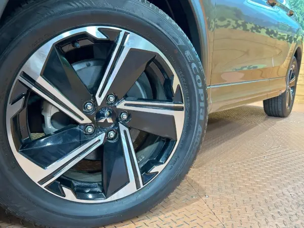 Mitsubishi Eclipse Cross PHEV 2.4 P 4WD Non-Smoking Car, Genuine Navigation, 360-Degree Camera, Sunroof, Blind Spot Monitor, Seat Heater, My Pilot, Genuine 18-inch Alloy Wheels, Head-Up Display, Steering Heater, LED Headlights (Bronze Metallic) — photo 9