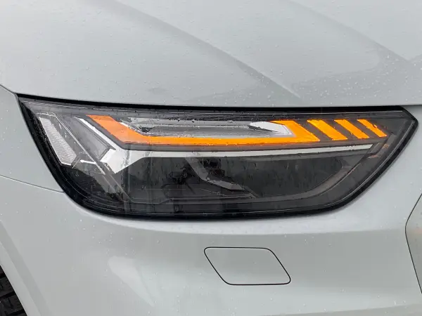 Audi Q5 40 TDI Quattro S Line Diesel Turbo 4WD Matrix LED Headlights Genuine Navigation Apple CarPlay Android Auto USB Bluetooth BSM Lane Keep Assist 360° Camera Drive Recorder ETC Black Semi-Leather Seats (Glacier White Metallic) — photo 8