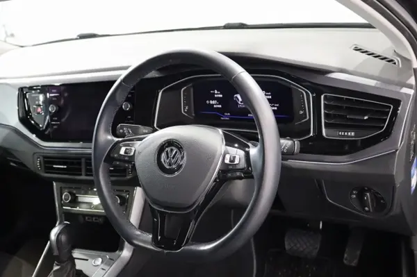 Volkswagen Polo TSI Highline (Black) — photo 9