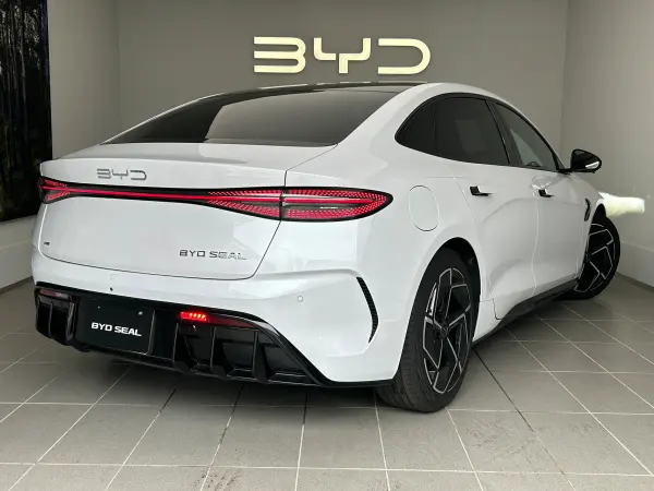 2025 Byd Seal — photo 2