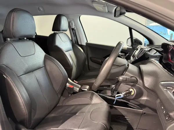 Peugeot 2008 GT Line Black Pack — photo 8