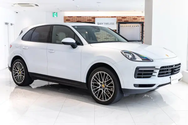 Porsche Cayenne Platinum Edition Tiptronic S 4WD with Fuel Filler Cap (Aluminum Look), Soft Close Doors, Active Lane Keeping Assist (Carrara White Metallic)