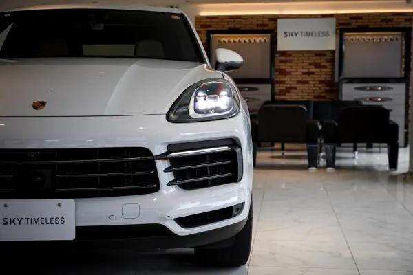 2023 Porsche Cayenne — photo 2
