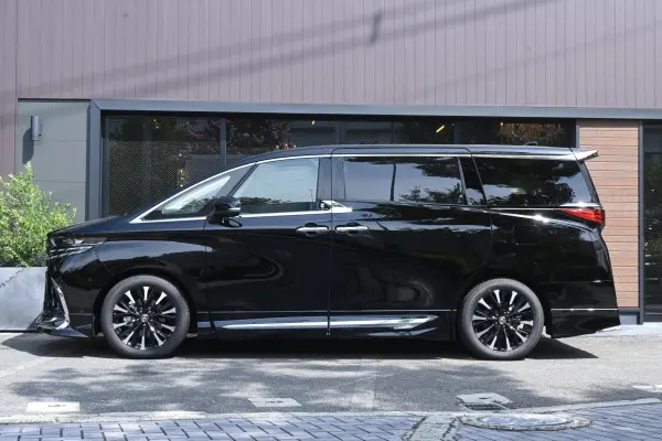 2026 Toyota Alphard — photo 2