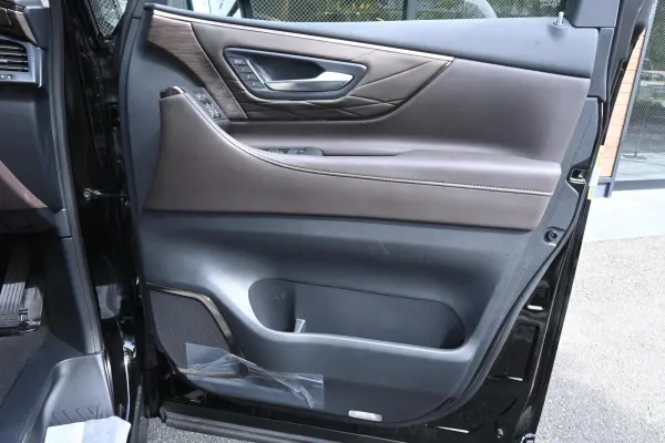 Toyota Alphard Hybrid 2.5 Executive Lounge E-Four 4WD — photo 7