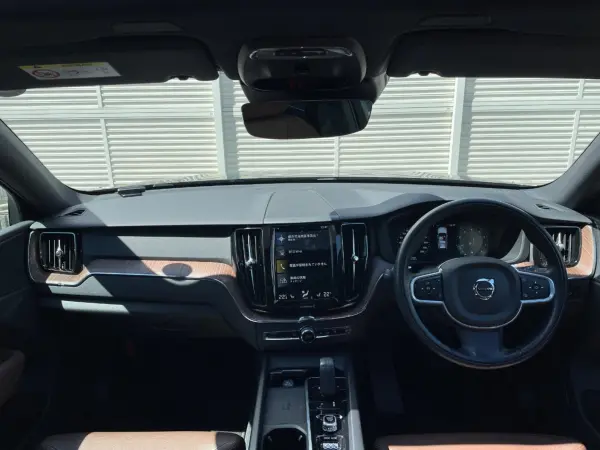 2021 Volvo Xc60 — photo 2