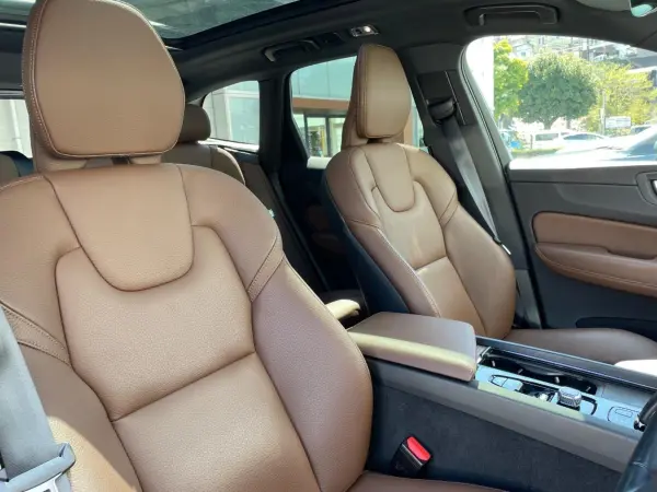 Volvo XC60 B5 AWD Momentum 4WD Certified Used Car Panoramic Roof Brown Leather Seat Genuine 9-inch Navigation 360° View Camera Seat Heater Adaptive Cruise Control Collision Mitigation Brake Power Back Door Power Seat 18-inch Aluminum (Pine Gray Metallic) — photo 7
