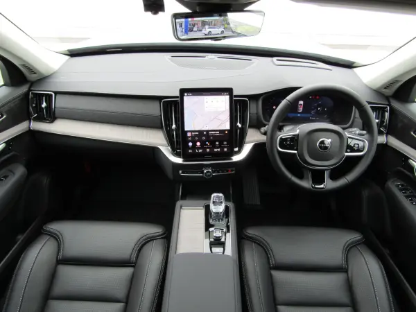 2025 Volvo Xc90 — photo 2