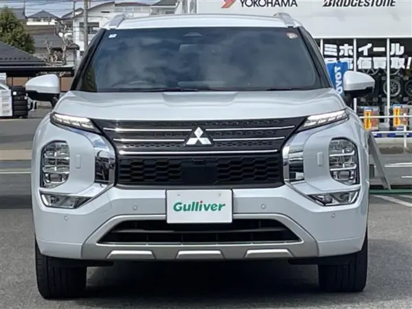 2024 Mitsubishi Outlander — photo 3
