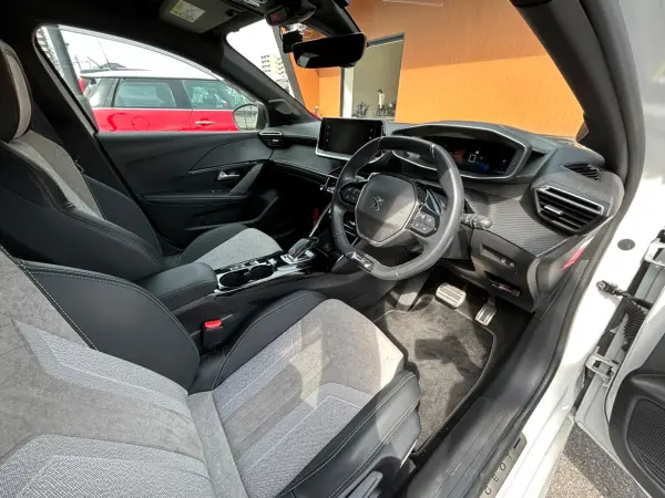 Peugeot 208GT with Factory Navigation, Full-Seg TV, Backup Camera, ETC, Front/Rear Dashcam, Half Leather Seats, Seat Heaters, Wireless Charging, LED Headlamps, Intelligent Safety, Traffic Sign Information (Pearl White) — photo 8