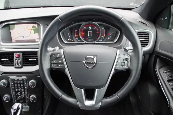 2019 Volvo V40 — photo 3