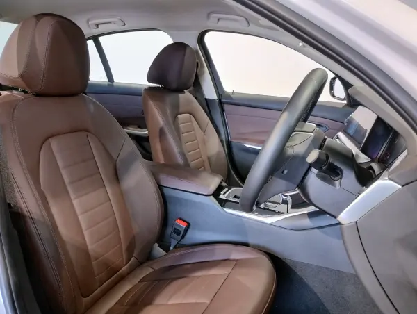 BMW 3 Series 320i Pure Elegance — photo 7