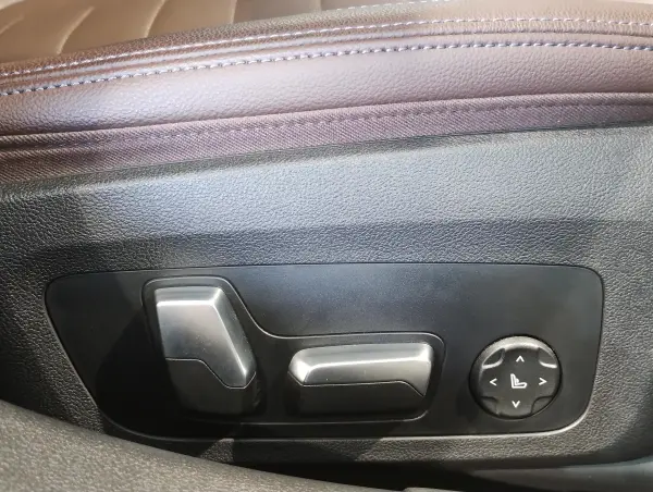 BMW 3 Series 320i Pure Elegance — photo 8
