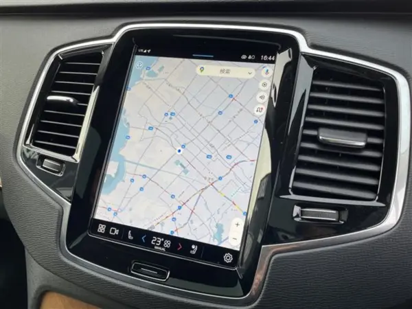 2022 Volvo Xc90 — photo 2