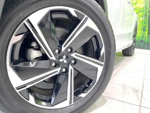 Mitsubishi Eclipse Cross PHEV 2.4 P 4WD Non-Smoking Car 4WD Genuine 8-inch Navigation Surround Camera Seat Heater BSM Collision Damage Mitigation System Radar Cruise ETC LED Headlamps (White Diamond) — photo 9