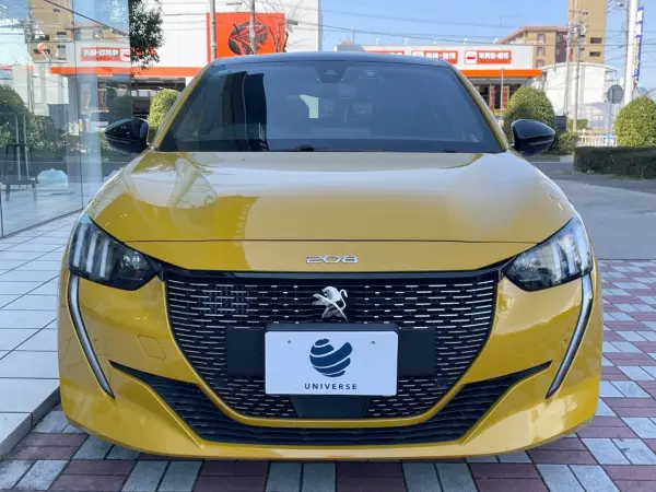 Peugeot 208GT Panoramic Roof Radar Cruise Control Apple CarPlay Backup Camera Collision Mitigation Braking Front/Rear Clearance Sonar Lane Keeping Assist Front Seat Heater LED Headlights ETC Non-Smoking Vehicle (Faro Yellow) — photo 9