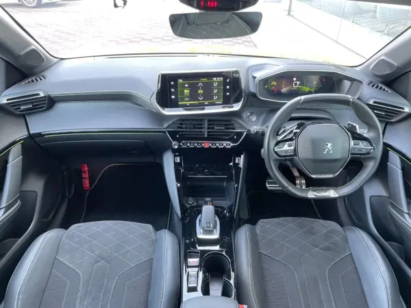 2022 Peugeot 208 — photo 2