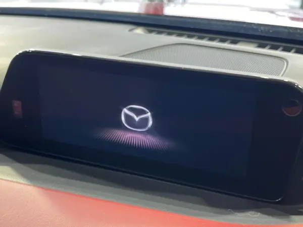 Mazda Mazda3 Fastback 2.0 X Burgundy Selection 4WD — photo 7