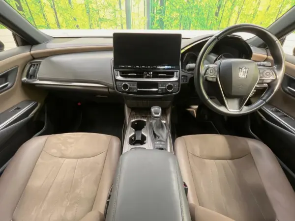 2022 Toyota Crown — photo 2