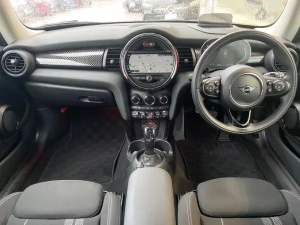 2021 Mini Cooper — photo 2