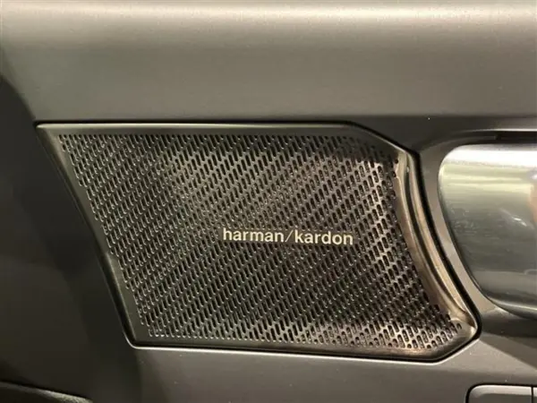 2021 Volvo Xc40 — photo 8 | Tuminion Kenya