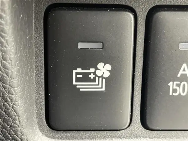 Mitsubishi Eclipse Cross PHEV 2.4 P 4WD with Charging Cable, Genuine Navigation, 360 Camera, Back Camera, Side Camera, Head-Up Display, Heated Steering Wheel, Half Leather Seats, Heated Seats, Driver Power Seat, ETC, Genuine Aluminum Carrier (White Diamond:W85) — photo 7