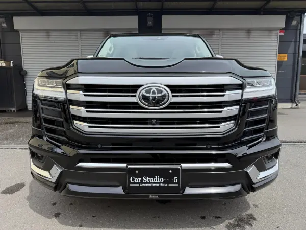 2024 Toyota Landrcuiser 300 — photo 2