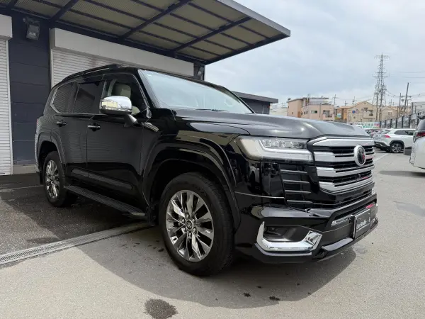 2024 Toyota Landrcuiser 300 — photo 3