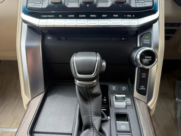 Toyota Land Cruiser 300 3.5 ZX 4WD — photo 9