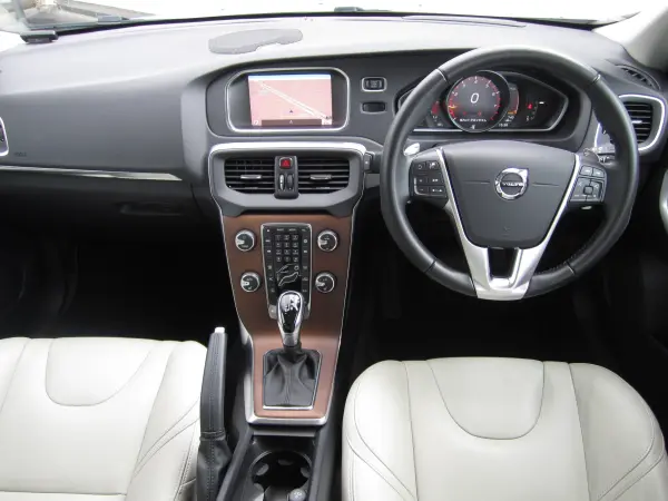 2019 Volvo V40 — photo 3