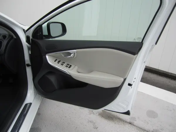 Volvo V40 T3 Classic Edition — photo 8