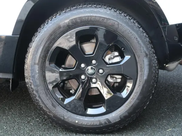 2025 Landrover Defender — photo 3