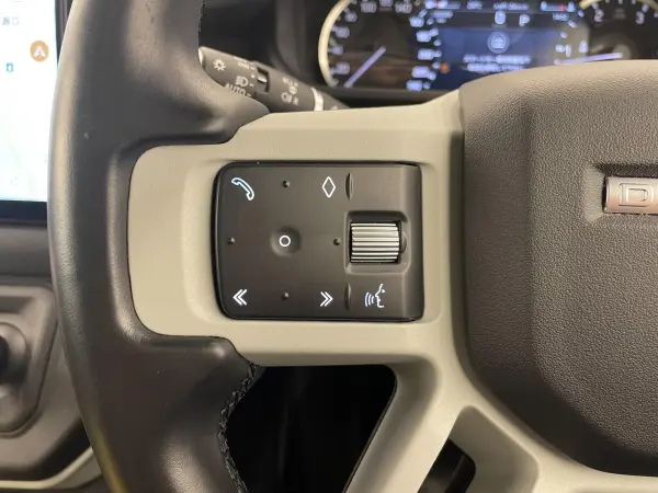 Land Rover Defender 110 X Dynamic SE 3.0L D300 Diesel Turbo 4WD Panoramic Glass Sunroof MERIDIAN Air Suspension Pack IntelliSafe ACC Black Leather Seat Seat Heater Genuine Navigation Apple CarPlay 360-Degree Camera Full-Seg TV Genuine 20-Inch AW LED Headlights One Owner (Santorini Black Metallic) — photo 7