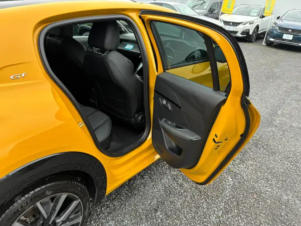 Peugeot 208 GT — photo 8