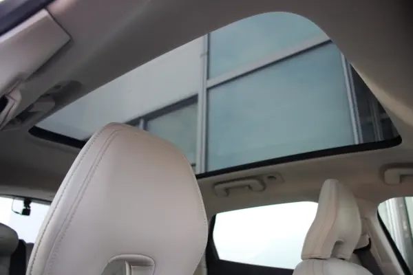 2019 Volvo V40 — photo 2