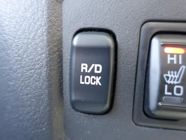 Mitsubishi Pajero 3.2 Long Final Edition Diesel Turbo 4WD 700 Limited Edition Electric Sunroof Black Leather Seats Rear Diff Lock Panasonic Memory Navigation Backup Camera Kakimoto Modified Muffler URBANSPORTS 17-inch AW Front and Rear 2-Camera Drive Recorder (Warm White Pearl) — photo 7