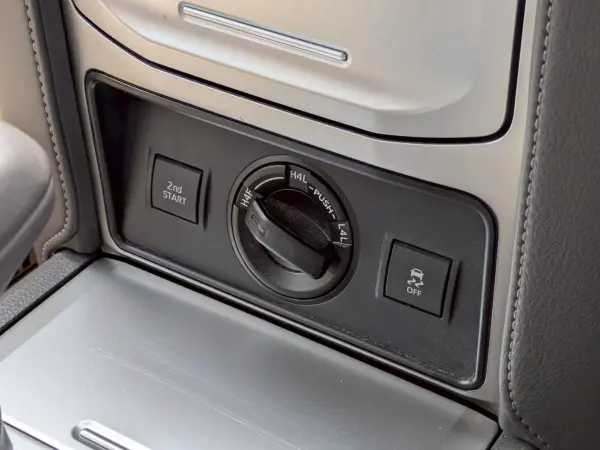 2023 Toyota Landcruiser Prado — photo 3