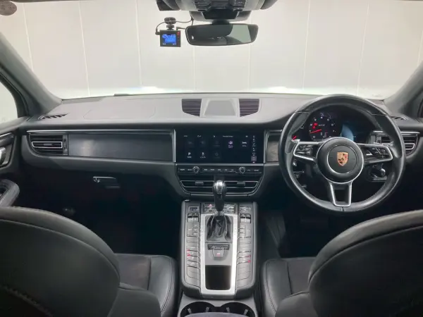 2020 Porsche Macan — photo 2
